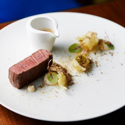 こだわりの地元市場直送の食材