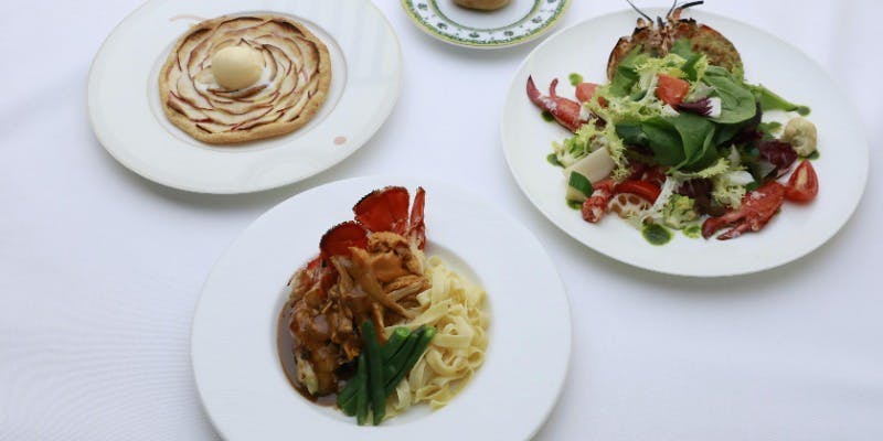 オマール海老コース　全6品＋オマール海老コース　1匹丸ごとお楽しみ頂けます 。