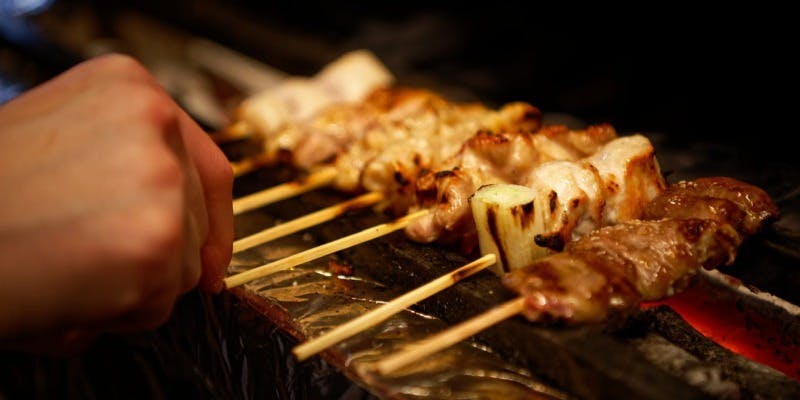 3階限定【鵠＜はくちょう＞コース】隠し扉奥のカウンターにてライブ感溢れる焼鳥お任せコース