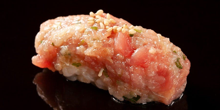 築地 すし Omakase 【優ーyuuー】熟成鮨やとろ、鮑を含む握り16