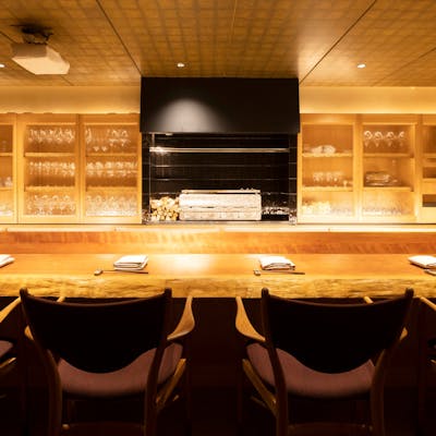 専念されたシックな内装とゆとりある空間