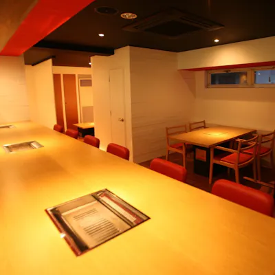 スタイリッシュでお洒落な店内