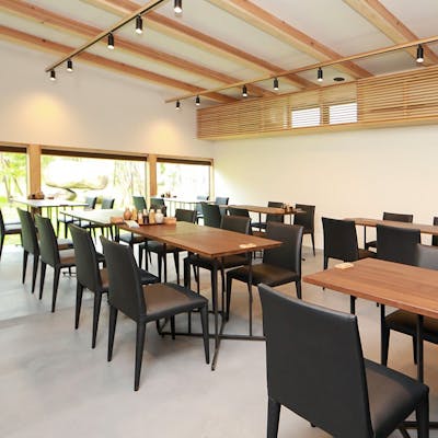 美術館のような宿泊施設「湯の山素粋居」にあるうなぎ料理店