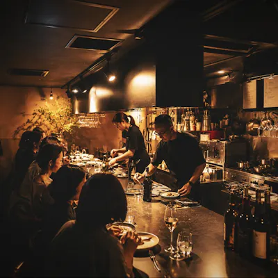 料理とワインに向き合うオープンカウンター