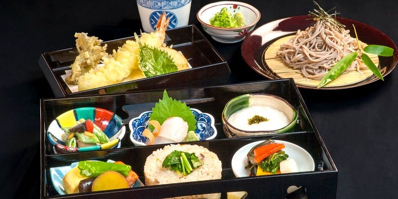 【にぎわい御膳】にぎわい弁当、揚げたて天ぷら、お蕎麦