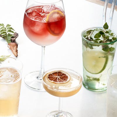 地元産リキュールを使った多彩なカクテル