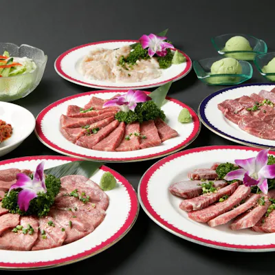 黒毛和牛の焼肉はもちろん、一品料理も魅力