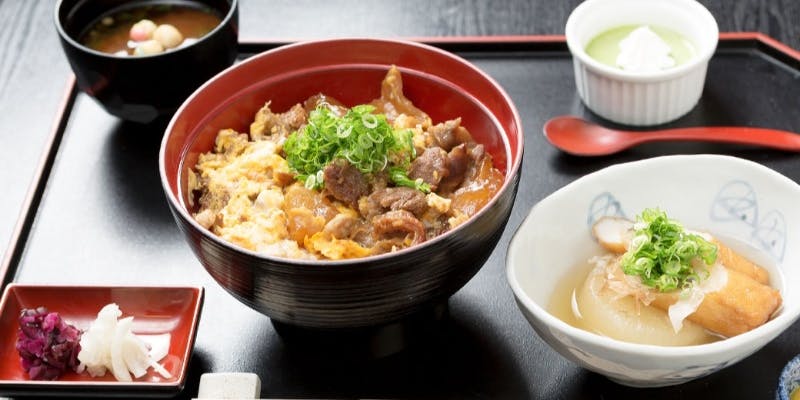 【牛すじ丼定食】おでん2種、デザート付（3/1～）