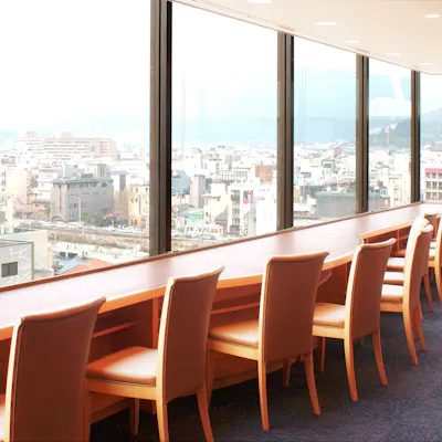 お買物のお帰りや親しい方とのお集まりにも利用できる好立地