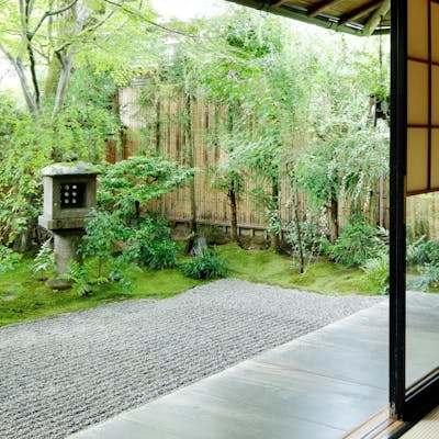 嵐山を借景に季節の移ろいを愉しむ