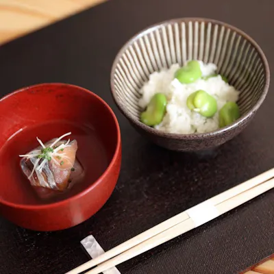 器にもこだわる創作料理