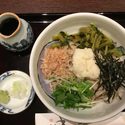 自慢のお蕎麦は種類豊富にご用意しております