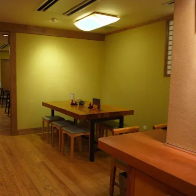 ゆったりとお過ごしいただける店内