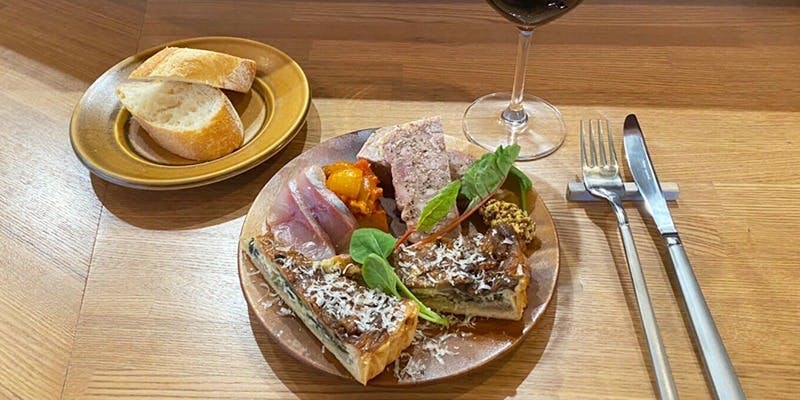 ビストロ オニバ（BISTRO On-y-va）