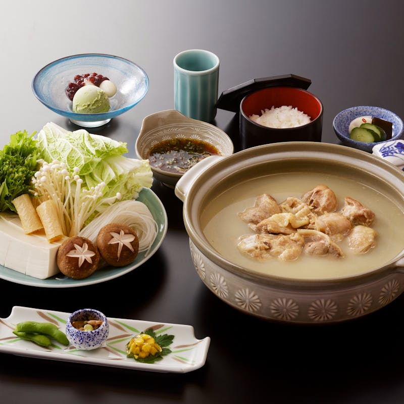 【水炊きコース】前菜3種、名古屋コーチンの水炊き鍋、デザートなど全4品（リクエスト予約）