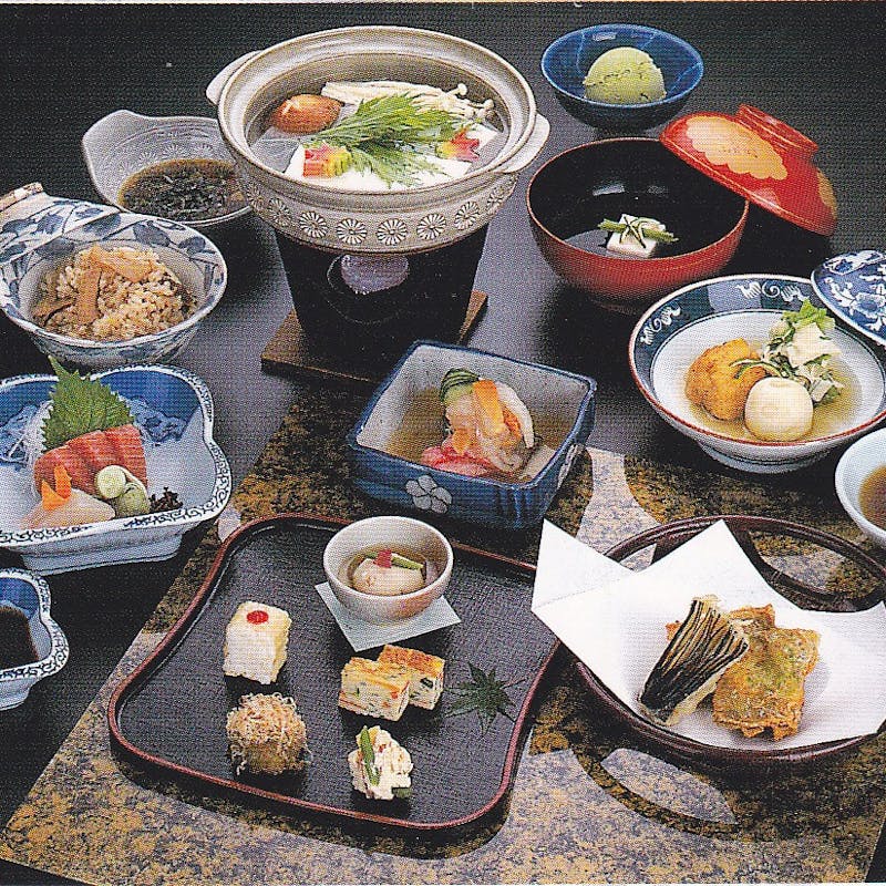 【湯豆腐会席】先付5種、造り、湯豆腐の小鍋、松茸ご飯など全8品（リクエスト予約）