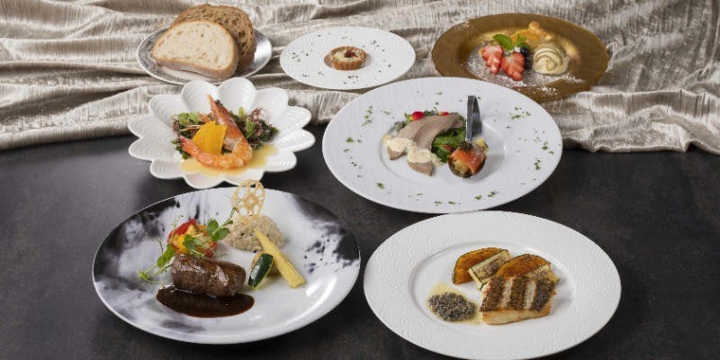 スペシャルコース　2時間制／飲み放題付／天使の海老グリル／牛ヒレフォァグラ包み焼き　税込8,800円