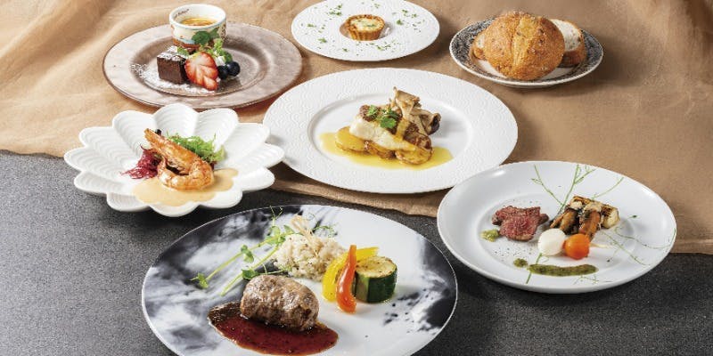 スペシャルコース　飲み放題付／真鯛のポワレ／牛ヒレフォァグラ包み焼き／税込9,000円