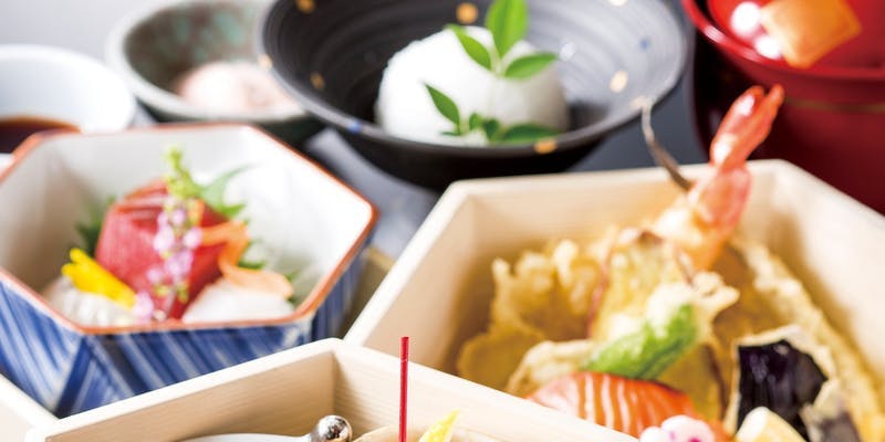 飲み放題付【簾 御膳】小鉢、八寸盛り、お造り、焼魚、天ぷらなど