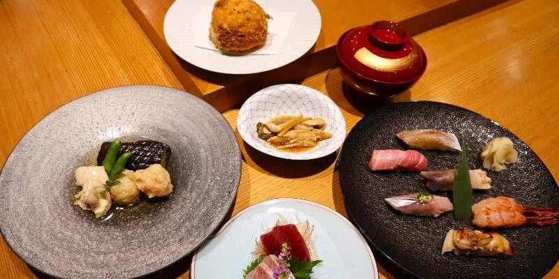 【百花：晩秋・冬（11,12月）】江戸前握り寿司と会席料理を楽しむランチコース6品（お昼）