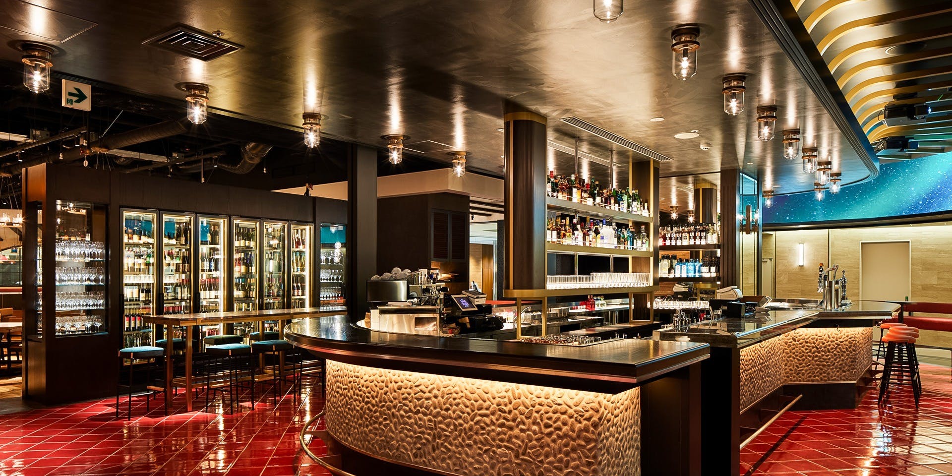 The TOWER TAVERN BAR & GRILL（ザ タワー タヴァン バー アンド グリル）