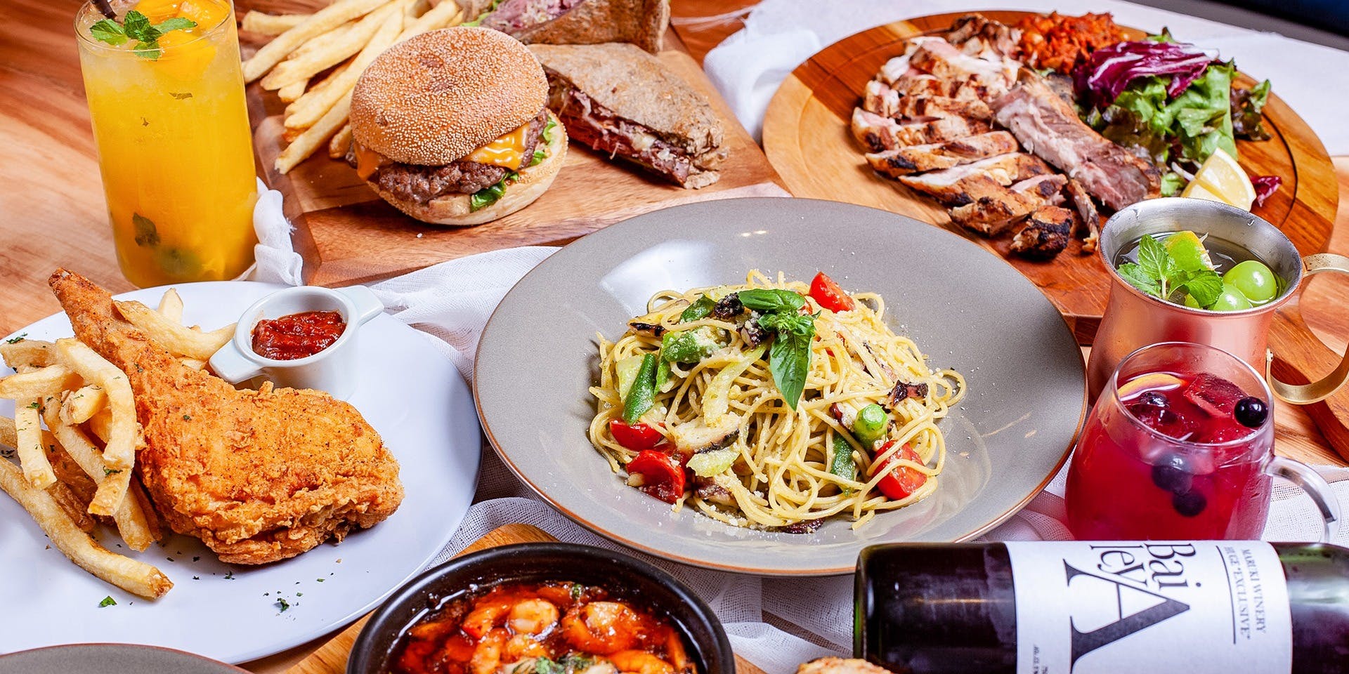 The TOWER TAVERN BAR & GRILL（ザ タワー タヴァン バー アンド グリル）