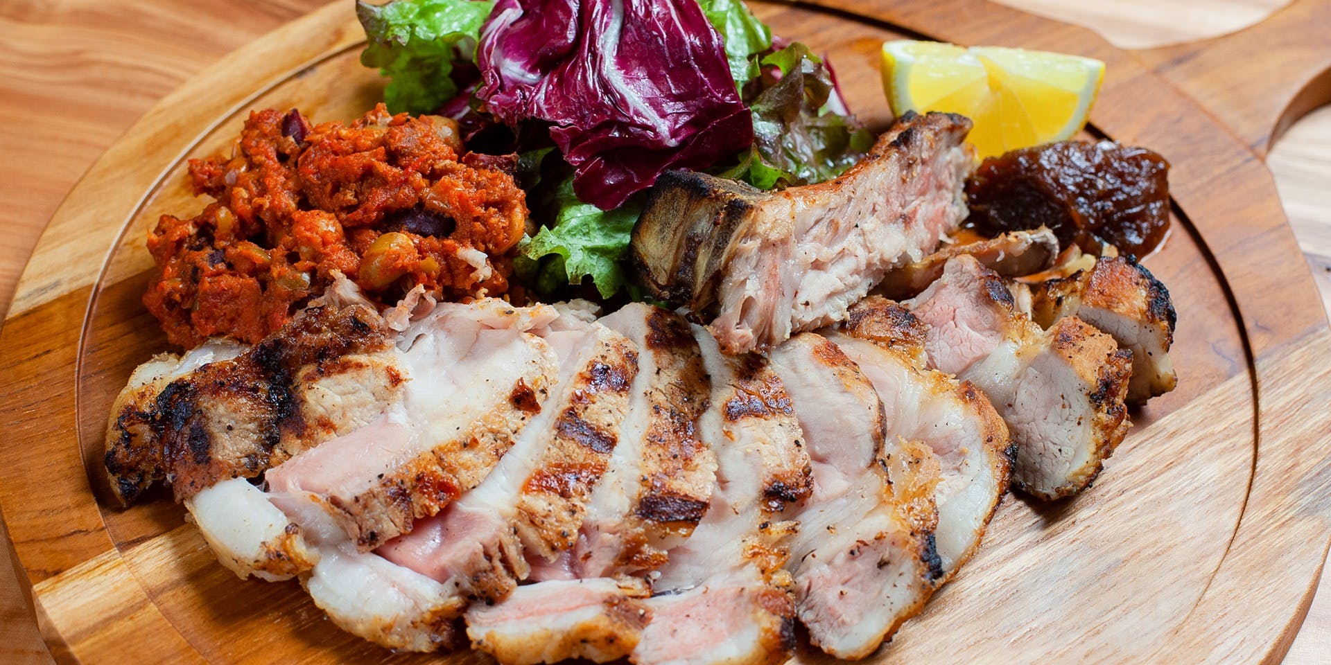 The TOWER TAVERN BAR & GRILL（ザ タワー タヴァン バー アンド グリル）