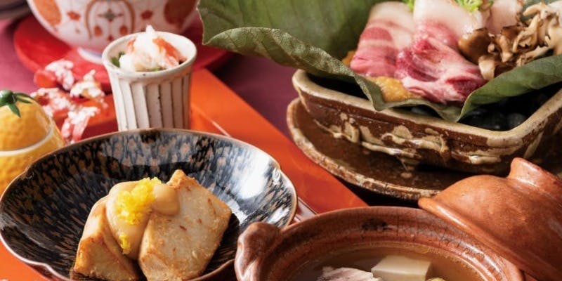 【特別懐石】旬の食材を含む人気コースです。