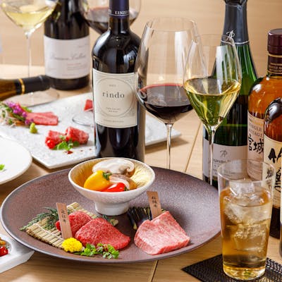お肉に合う厳選したワインの数々