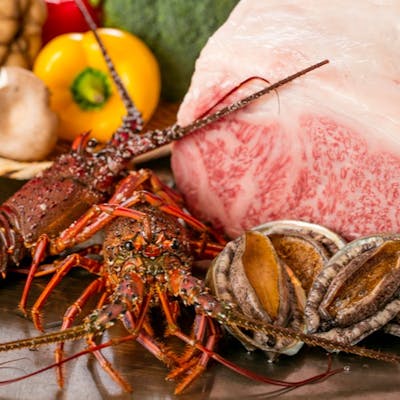 市場から仕入れる厳選魚介