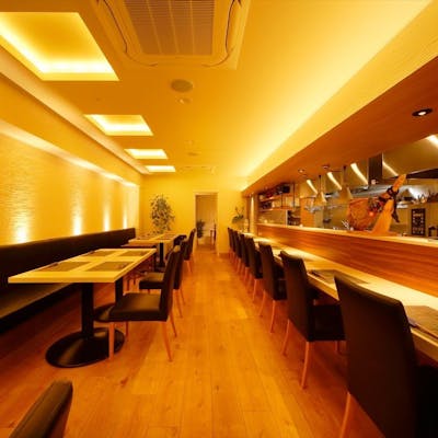 当店は肩ひじ張らずに、お箸で召し上がるスタイル