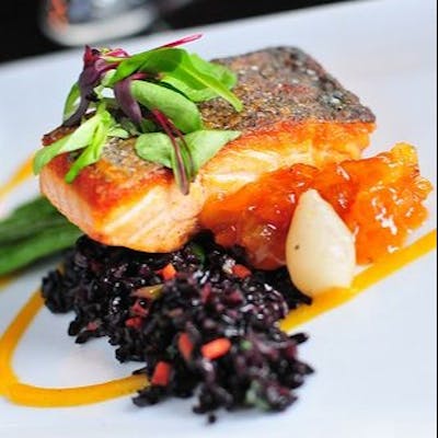 店名にもある「SEA」海を連想させる自慢のメニューの数々