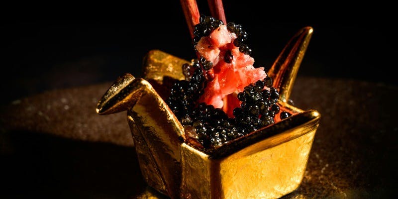 鶴のキャビアユッケ　シャトーと極上黒タン、田村牛の究極体験　才色兼備コース「むらさき」 17000円