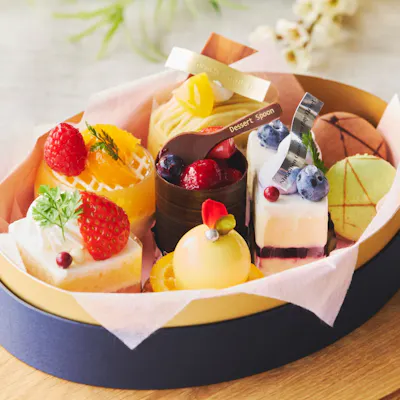 経験を積んだシェフが創り出す、ホテル自慢の数々のケーキやパンが味わえます