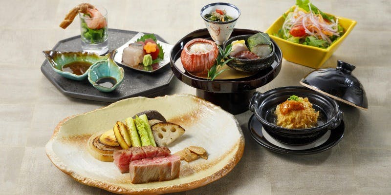 【 冬の味わいランチ 】御造り、蟹湯葉饅頭、牛ステーキ、デザートなど8品（国産牛）