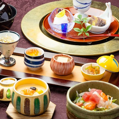 目にも映えるお料理とおもてなしの心で