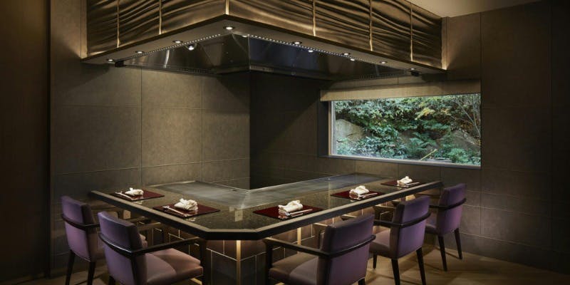 鉄板焼 しろかね／シェラトン都ホテル東京 【伊勢海老または黒鮑・黒毛