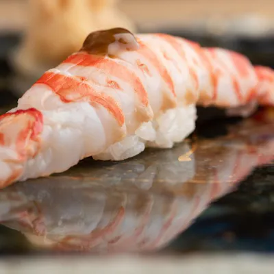 伝統と創意工夫が調和する、ここでしか味わえない江戸前鮨