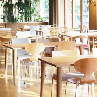 自然を眺めながら、旬を味わうレストラン