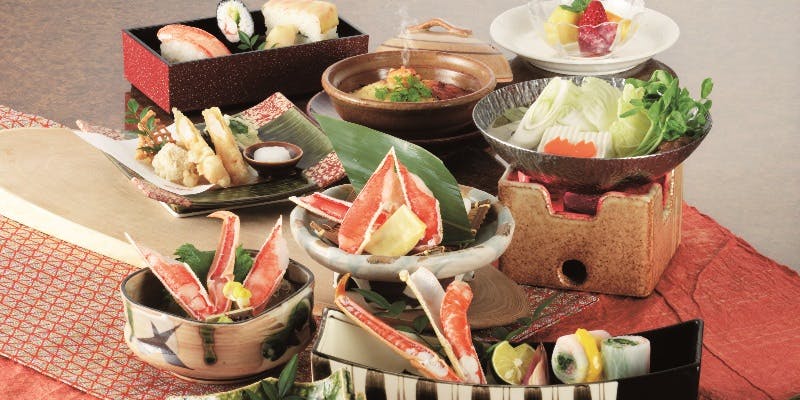 【彩】前菜、かにの酢物、造り、グラタン、天ぷら、小鍋、蟹寿司など全8品