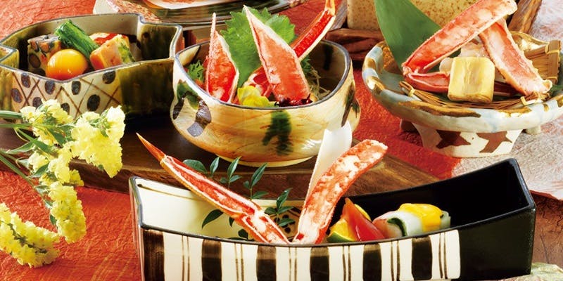 【彩】前菜、かにの酢物、造り、グラタン、天ぷら、小鍋、蟹寿司など全8品