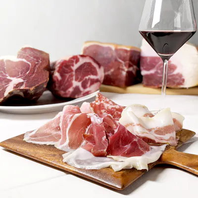 稀少なイタリア産生ハムやトリュフ料理