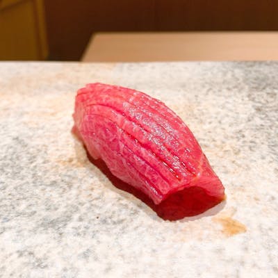 魚の旨味を存分に感じられる、雑味のない端正な鮨