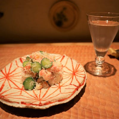 旬の食材を使う店主渾身の創作料理