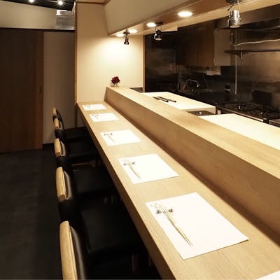 清々しい檜の香り纏うカウンター席