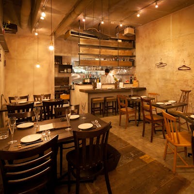 落ち着いた雰囲気の店内