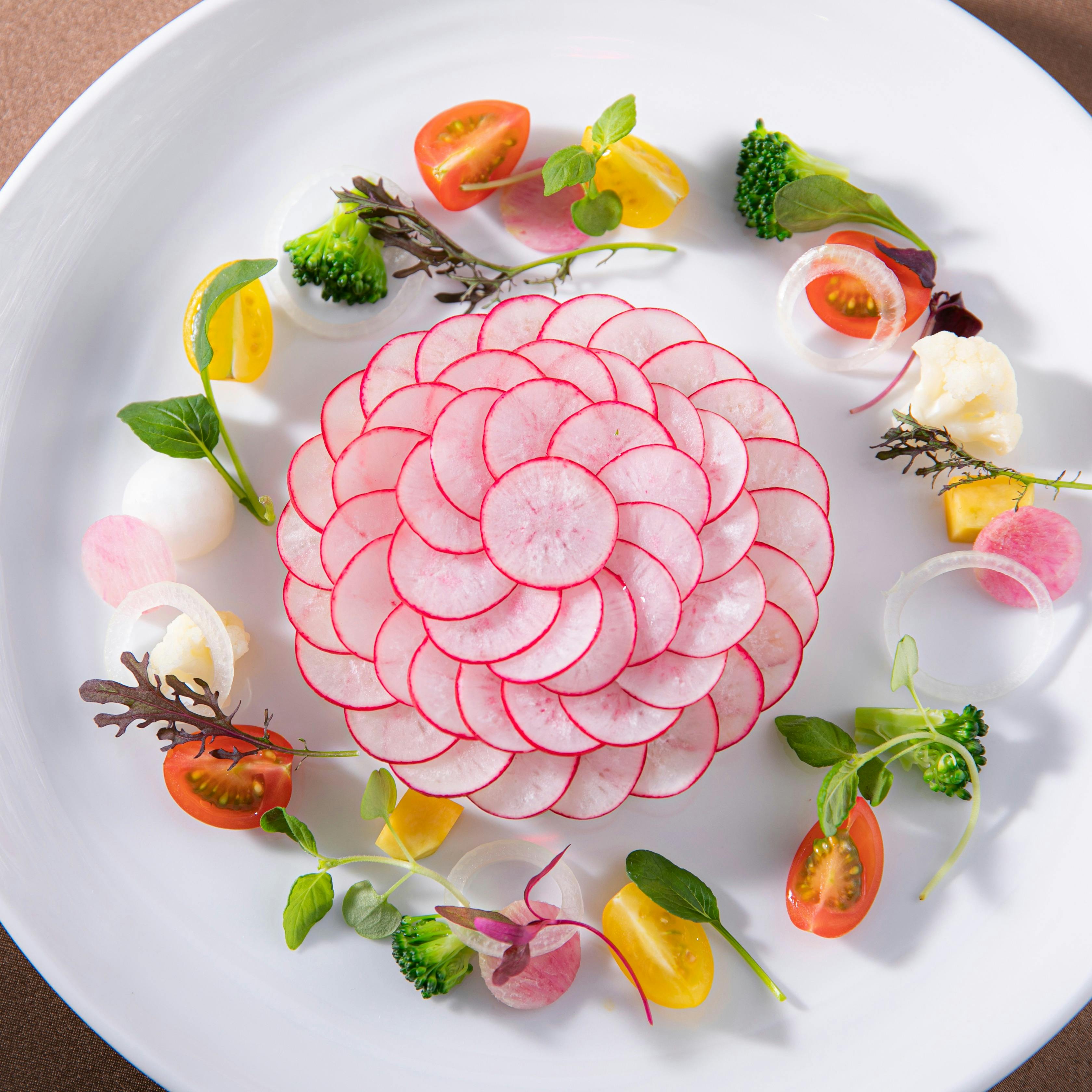 ナチュラルダイニング ハカタギ プロポーズプラン 窓側席 チャペル貸切 バラの花束 デザートにメッセージを添えて ディナー プラン メニュー 一休 Comレストラン