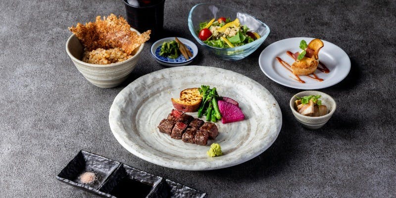 【しろや銀座亭　国産牛ステーキコース】前菜、国産牛 赤身ステーキ100gなど