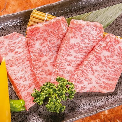 上質なお肉と相性抜群のお酒とともに