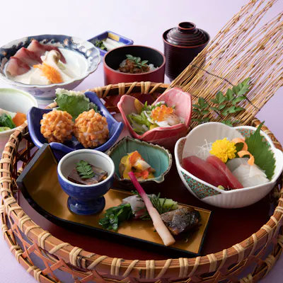 季節の御膳や宮島名物「穴子飯」も魅力